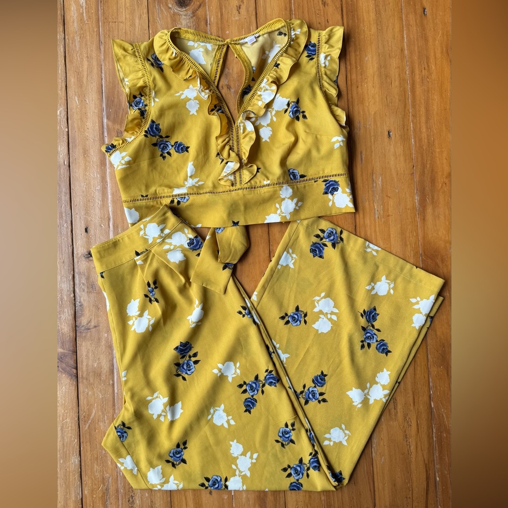 Xhilaration Mustard Yellow Floral 2 piece set